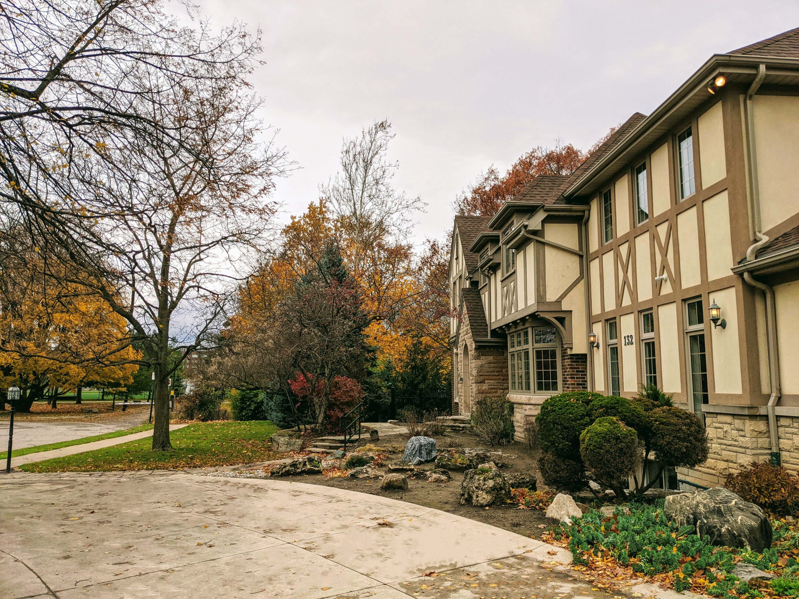 Front of Crescent House looking towards campus